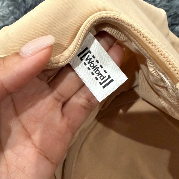 WOLFORD Mat De Luxe Forming Shapewear String Bodysuit in Powder (MEDIUM D) - Picture 9 of 9